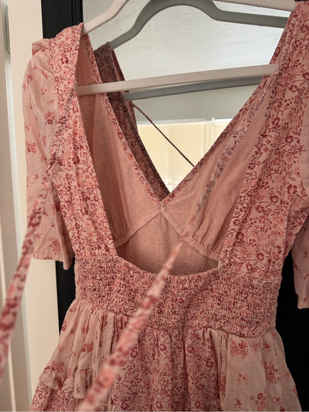 American Eagle Outfitters Blush Floral Tiered V-Neck Mini Dress - Picture 4 of 6